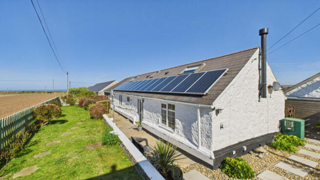 2 Bedroom End of Terrace Bungalow for Sale