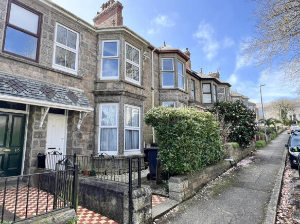 2 Bedroom Ground Floor Flat for Sale