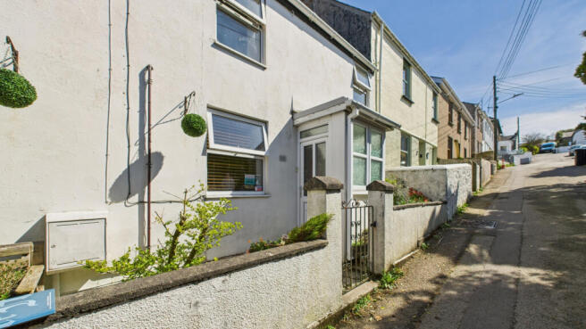3 Bedroom Mid Terraced House for Sale