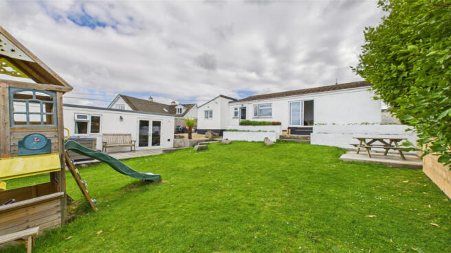 5 Bedroom Bungalow for Sale