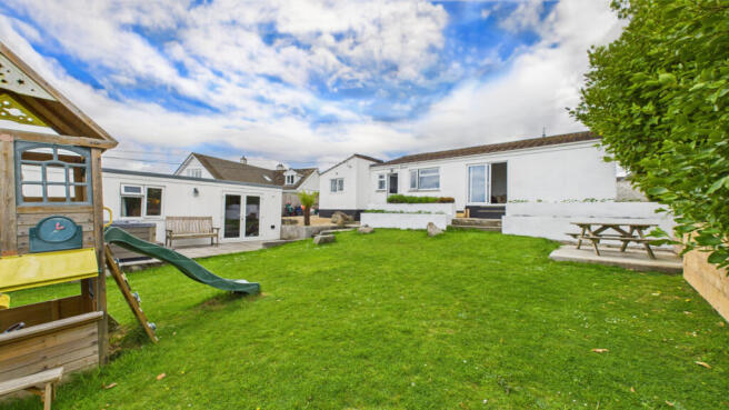 5 Bedroom Bungalow for Sale
