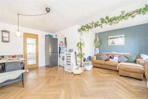 Oak Apple Court, Lee, SE12