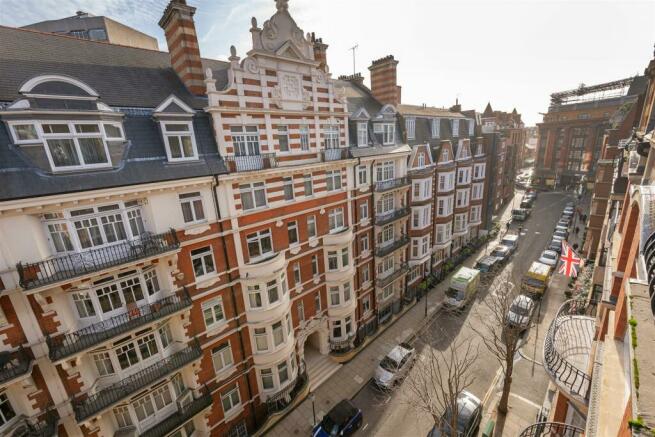 3 bedroom penthouse for sale in Basil Street Knightsbridge SW3