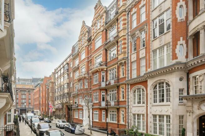 3 bedroom penthouse for sale in Basil Street Knightsbridge SW3