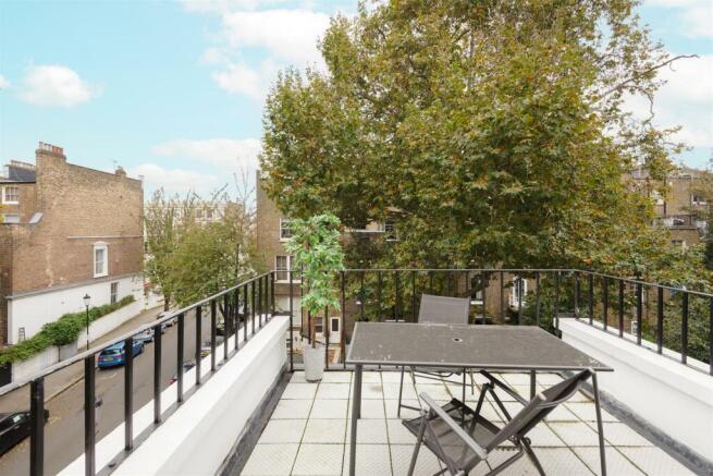 Flat 2, 24 Nevern Place Lo-19.jpg