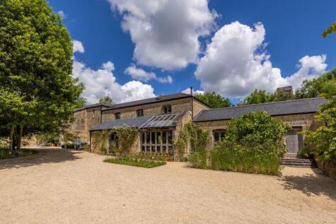 A bespoke 17th Century Barn Conversion in the Heart of Batcombe