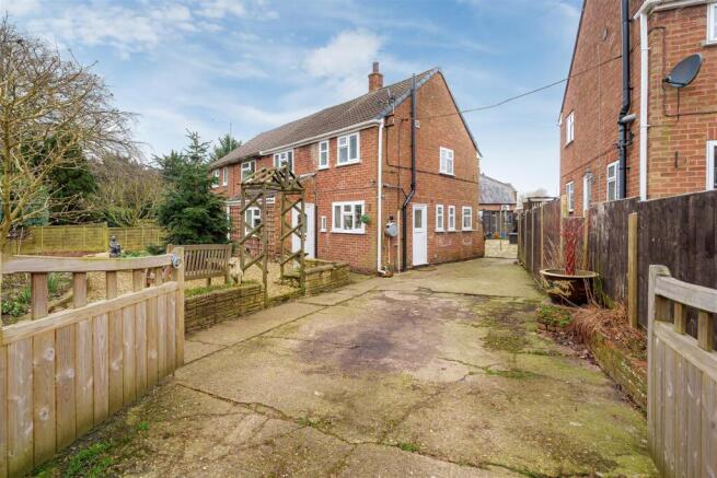 4 New Road, Maidford