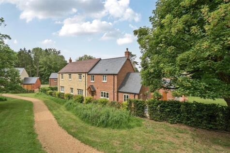 Earls Farm Way, Towcester, NN12