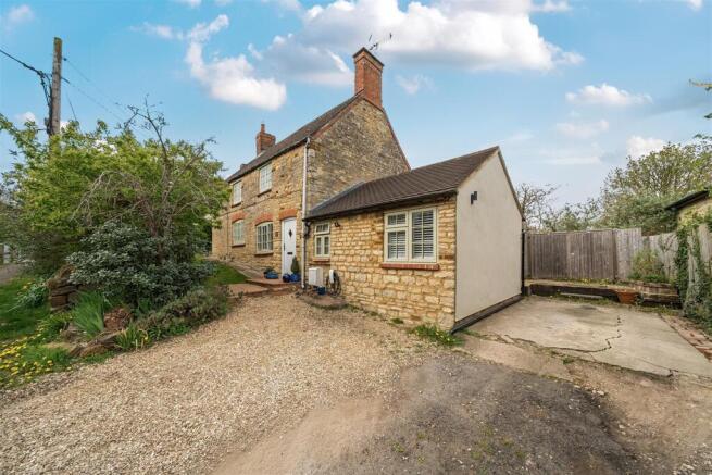 Pear Tree Cottage, 12 Blakesley Hill Greens Norton