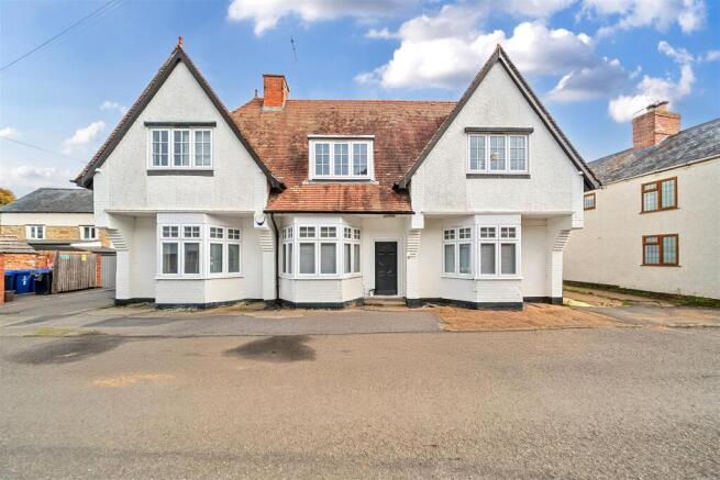 Flat 4, 10 High Street, Gayton NEW (14).jpg