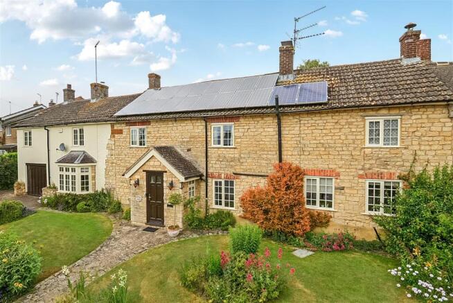 Bricklayers Cottage, 11 Careys Road, Pury End (1) 