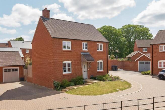 2 Tollgate Road, Towcester (e) (2) cr.jpg