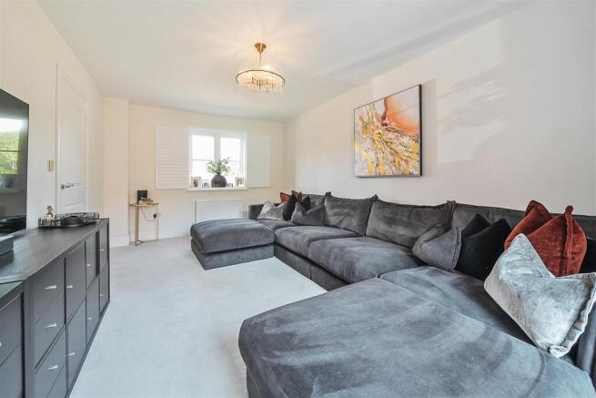 2 Tollgate Close, Towcester (27).jpg