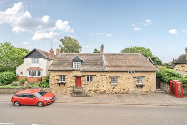 9 High Street, Blisworth