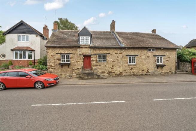 9 High Street, Blisworth