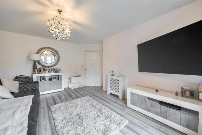 18 Ratcliffe Close, Old Stratford (10).jpg