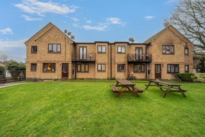 Flat 17, Whitmore Court, Little London, Silverston