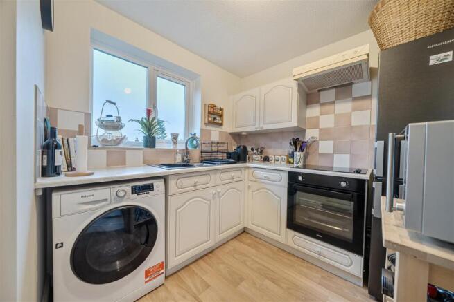 Flat 17, Whitmore Court, Little London, Silverston