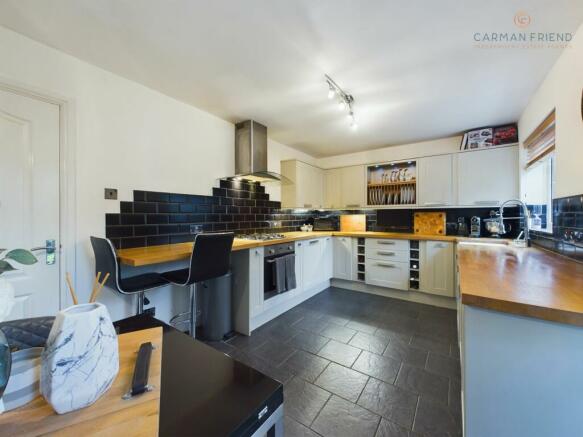 Kitchen/ Dining Room