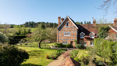 Frensham Lane, Wishanger, Farnham, Surrey, GU10