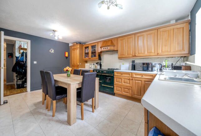 1363879-4-68e90a2...