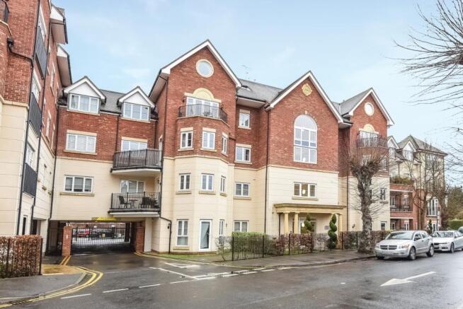 2 Bedroom Apartment To Rent In Rosemount Avenue West Byfleet Kt14, Kt14