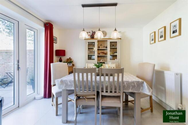 KITCHEN/DINER PIC 2