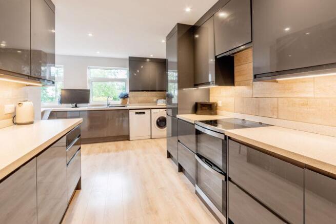 Modern Kitchen-Breakfast Room pic1