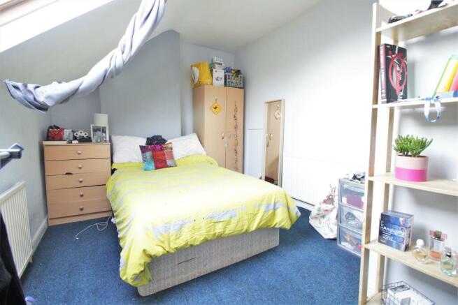 Student-housing-Bedroom 4.JPG