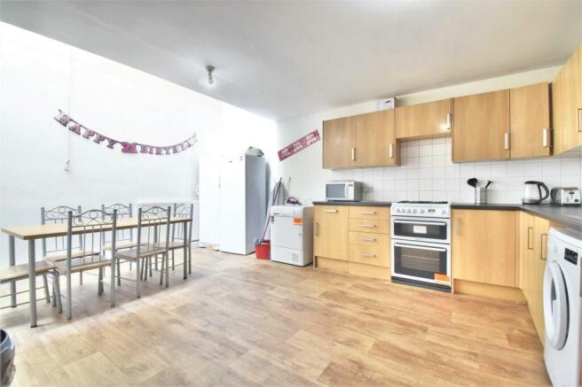 HDRCreat Kitchen 1.jpg