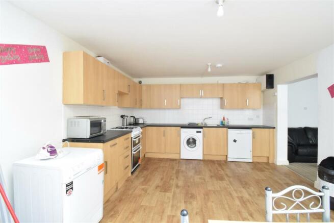 HDRCreat kitchen 2.jpg