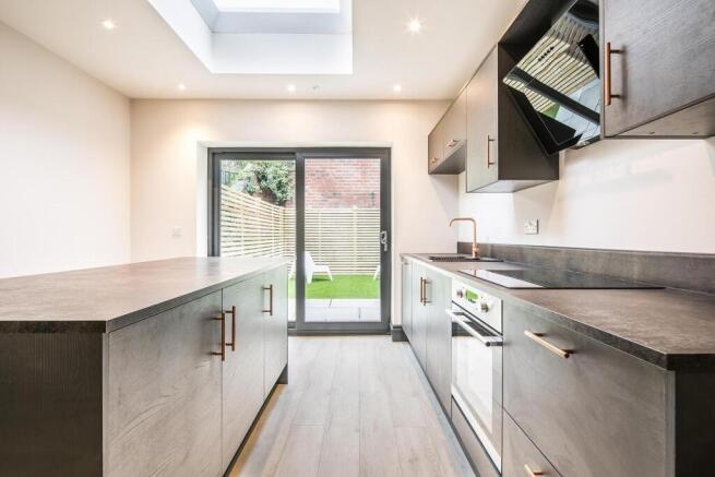 Kitchen 2.jpg
