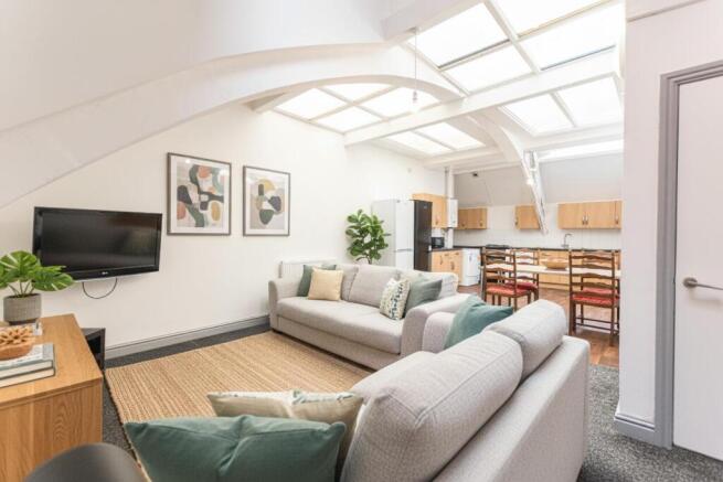 SITTING ROOM.jpg