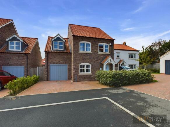 3 bedroom detached house for sale in Burton Fields New Road