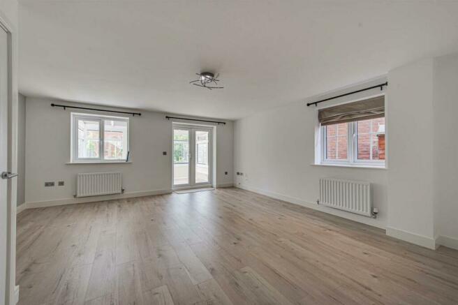 Sitting room/ dining room