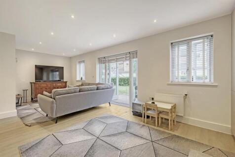 Thomas Barnardo Way, IG6 1FY