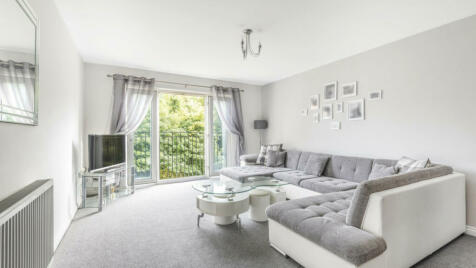 Waltham Abbey - 2 bedroom flat for sale