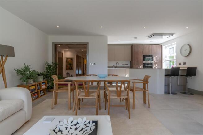 Kitchen/Dining