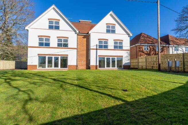 3 Fairway View Close