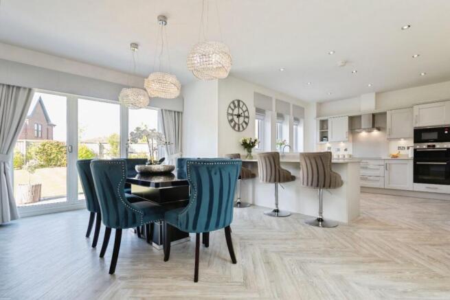 Dining/kitchen