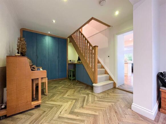 entrance hall/study area