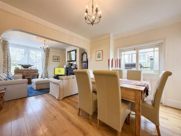 lounge/dining