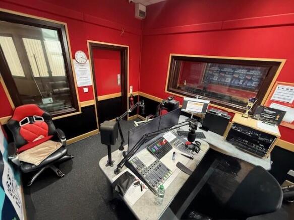 Studio Clean Pic2 T202510241022.jpg