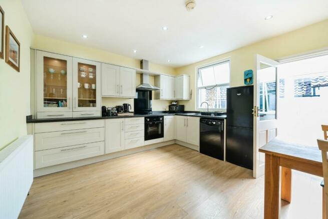 Kitchen/ Dining room