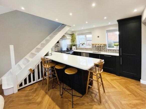6054ee71-kitchen.jpeg