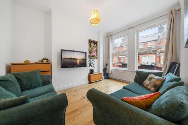 108 Thackeray N17 9EA-No Watermark-10.jpg
