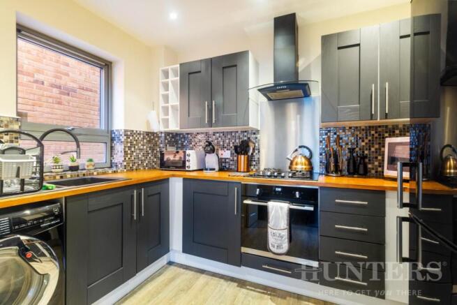 Flat 51, 143 Broad Lane N15 4QH-5.jpg