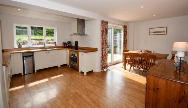 Refitted kitchen/dining