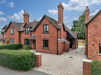 Wellington Road, Muxton, Telford, Shropshire, TF2 8NN