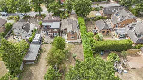 Bearwood Road, Barkham, RG41